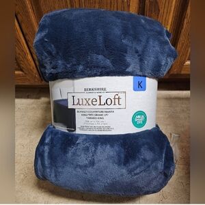 Berkshire Life LuxeLoft Blanket,  NWT, king